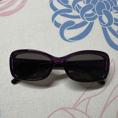 Purple rectangular sunglasses