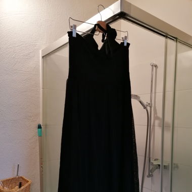 Neckholderkleid schwarz  mit Tüll