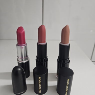 3 Lipsticks MAC & Revolution Pro
