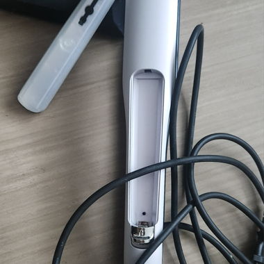 Steam hair straightener