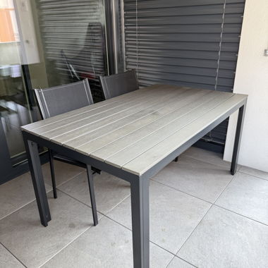 Gartentisch mit 2 Stühlen
