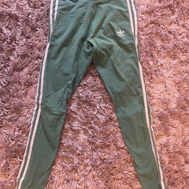 Adidas grüne Sportleggings