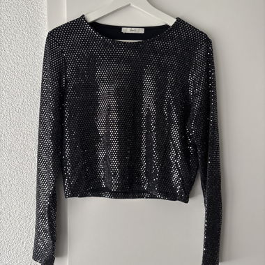 Haut noir à paillettes
