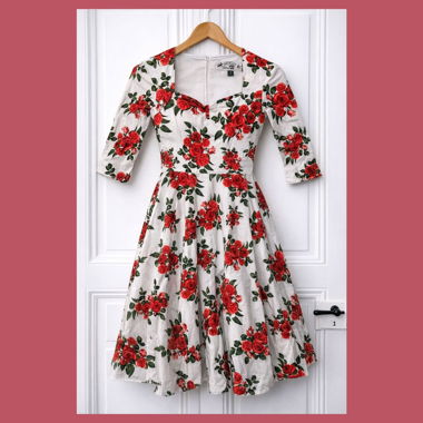 Weisses Kleid mit Blumenmuster Hell Bunny/Vixen - Grösse XS