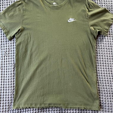 Nike T-shirt green embroidered logo size S