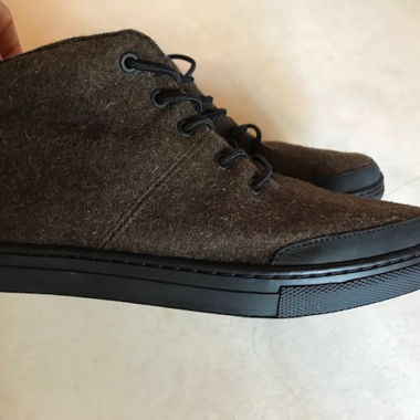 Baabuk sneakers size 39