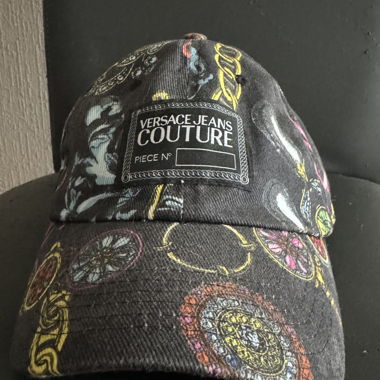 Versace Jeans Couture Cap – Style & Elegance!