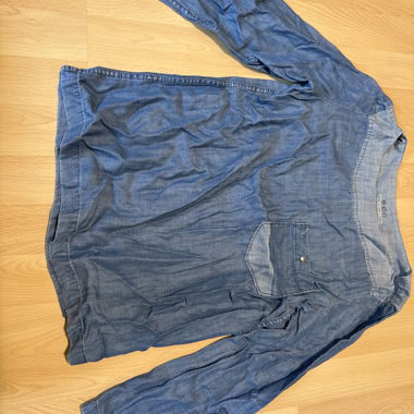 Chemise en jean avec poche poitrine
