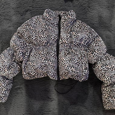 Giacca corta con stampa leopardata