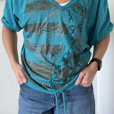 Türkisfarbenes Top mit Print