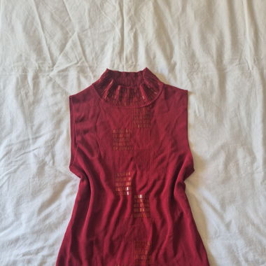 Rotes Pailletten-Top