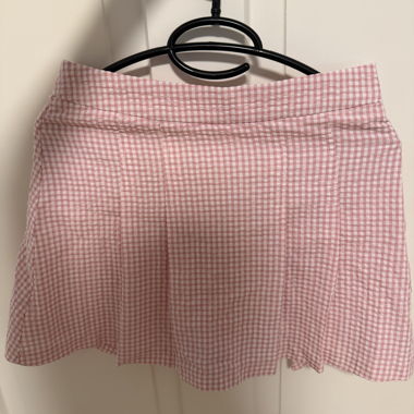 Rosa Karorock mit integrierter Hose