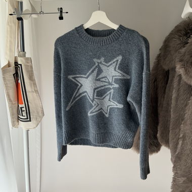 Bershka Hellblauer Pullover mit Sternen