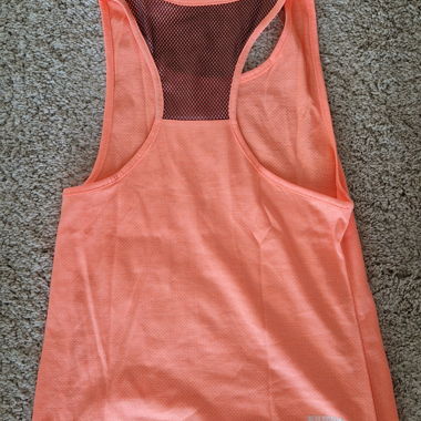 Sportliches Tanktop koralle