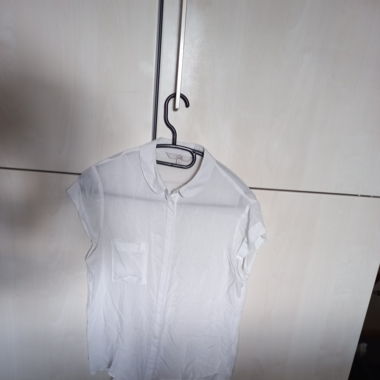 Kurzarm Bluse mit rundlichem Kragen