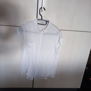Kurzarm Bluse mit rundlichem Kragen