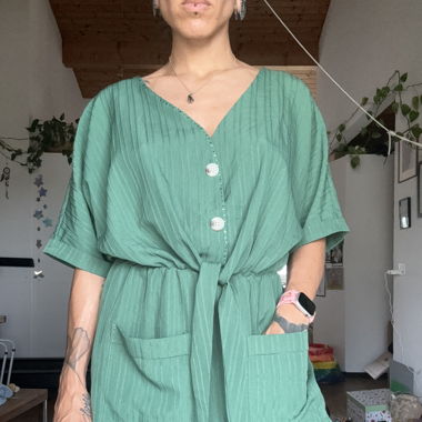 Jumpsuit in Grün mit Gürtel - Grösse S/M