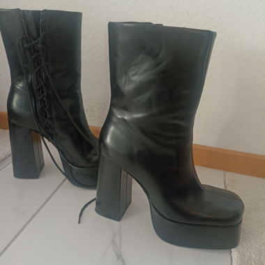 Platform boots