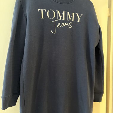 Abito a maglia blu scuro