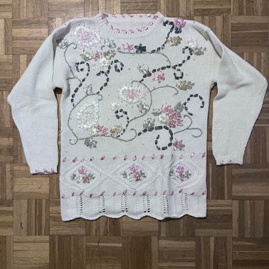 Long vintage 90s sweater with embroidered flowers