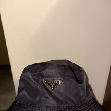 Cappello a Secchiello Prada