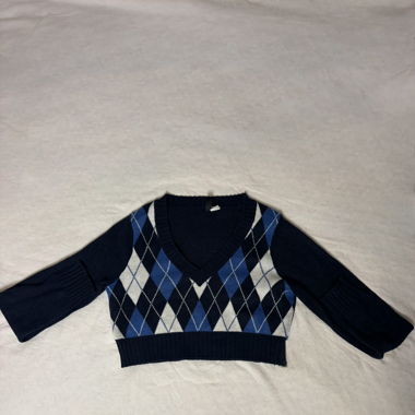 blau karierter gecroppter pulli