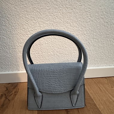 Blaue kleine Tasche