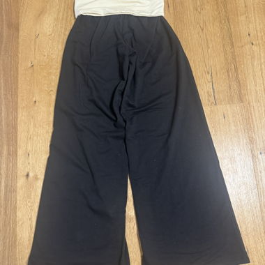 Pantaloni neri ampi
