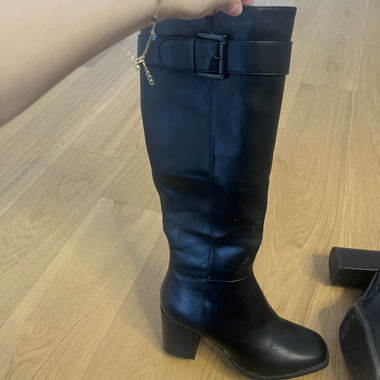 Stivaletti neri da donna con tacco