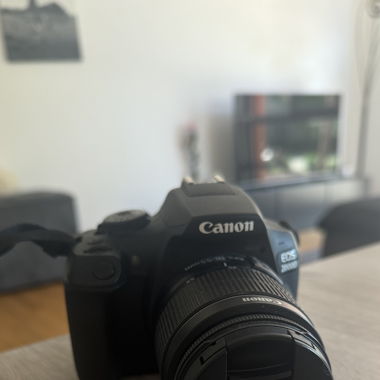 Canon eos 2000D