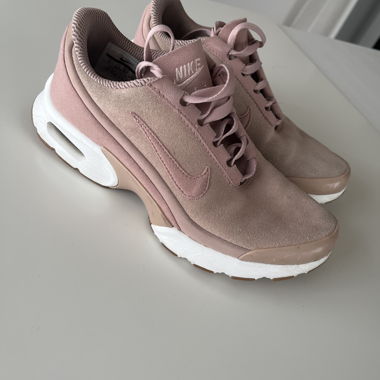 Nike women's pink sneakers