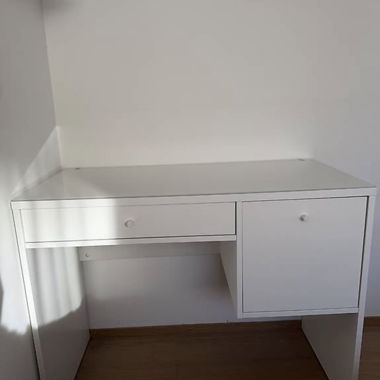 Weisser Schminktisch mit Spiegel