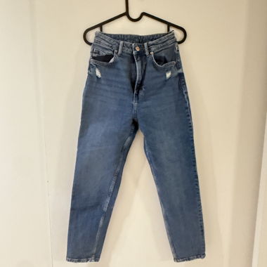 Jeans bleu déchirés