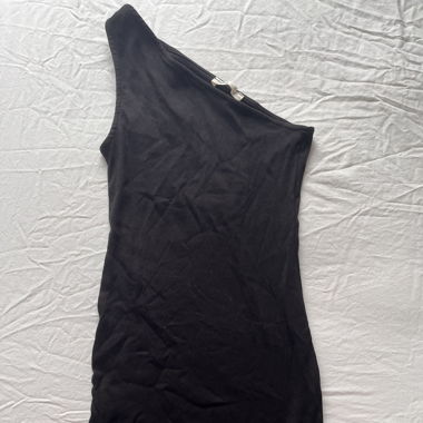 Schwarzes Kleid