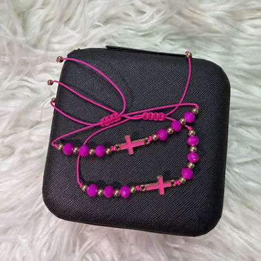 Neue Armbänder mit rosafarbenen Kreuzen (Set à 2)
