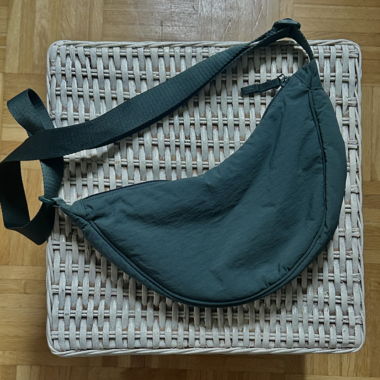 Uniqlo round shoulder bag (dark green) 