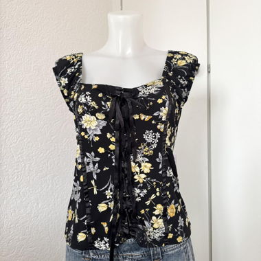 Vintage Floral-Schnür-T-Shirt Schwarz (M)