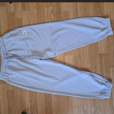 Hellblaue Jogginghose 