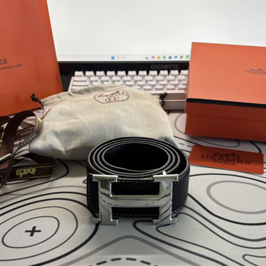 Ceinture en cuir Hermès avec boucle H