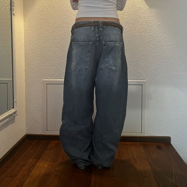 cool vintage baggy jeans 2000s vibe