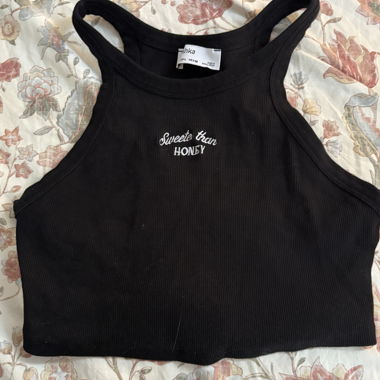 Top corto nero di Bershka
