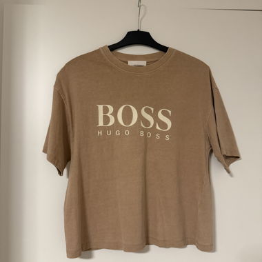 Beige Hugo Boss T-shirt with logo