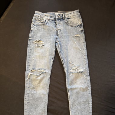 Jean bleu clair troué Zara