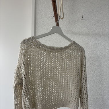 Knitted sweater 