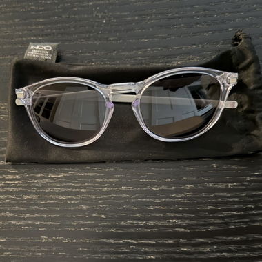 Lunettes de soleil Oakley avec étui