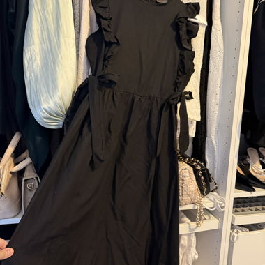 Langes schwarzes Kleid 