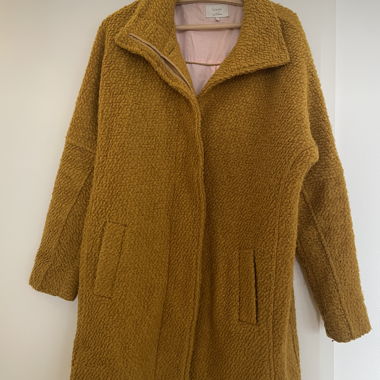 Cappotto giallo senape