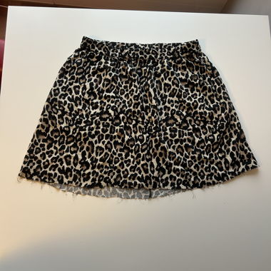 Leopard print short skirt