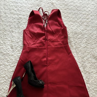 Robe rouge dos lacet