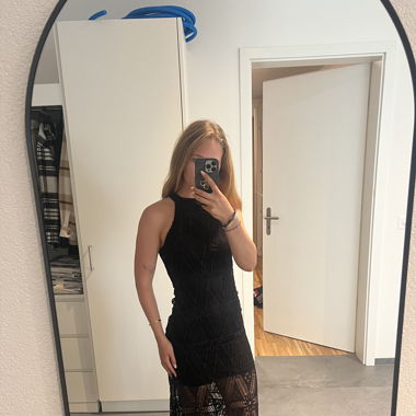 schwarzes langes Kleid